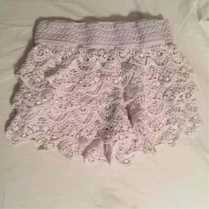 SOLD✌🏼
White Lace Beach Stretchy Shorts